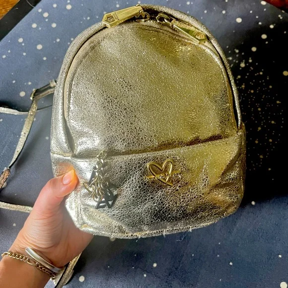 Victoria\'s Secret Shimmering Gold Backpack Victoria Secret Angel Backpack V-QUILT Crackle Gold Metallic  main image 2